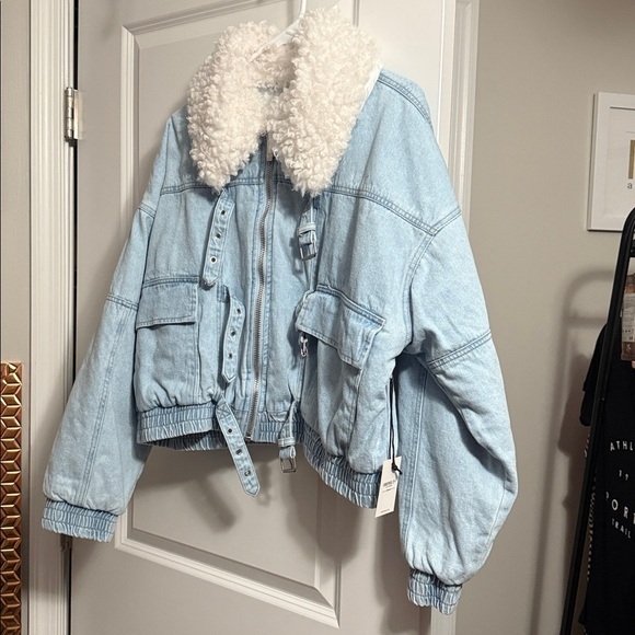 NWT! 0X Light Blue Denim Jacket with White Fur Collar - Picture 13 of 13
